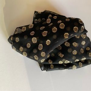 Dainty shawl for evening soirée.